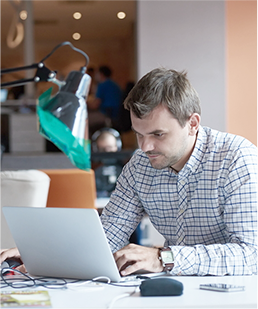 man_with_laptop